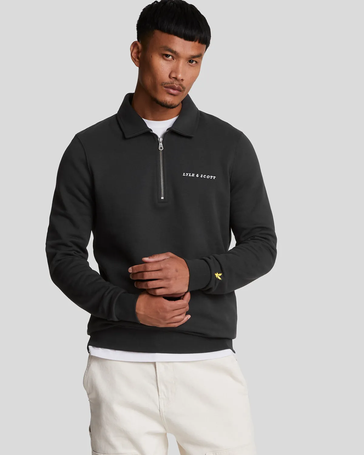 bestickter_pullover_mit__reiverschluss_und_kragen_0-2.webp Lyle & Scott Drehbuchsticke | Pullover & Strickwaren<Bestickter Pullover mit 1/4 Reißverschluss und Kragen JetBlack/White