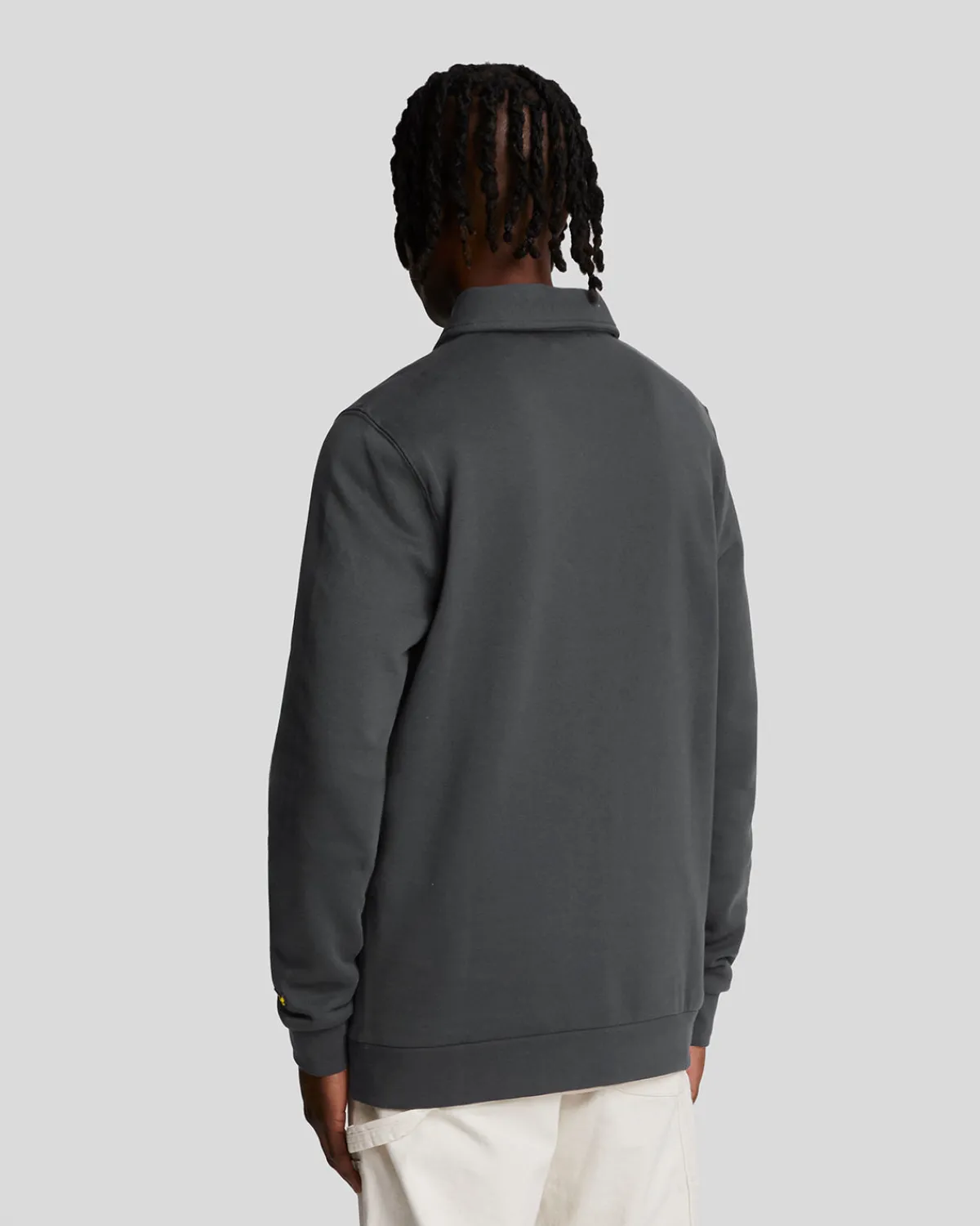bestickter_pullover_mit__reiverschluss_und_kragen_2.webp Lyle & Scott Drehbuchsticke | Pullover & Strickwaren<Bestickter Pullover mit 1/4 Reißverschluss und Kragen Gunmetal/Cove
