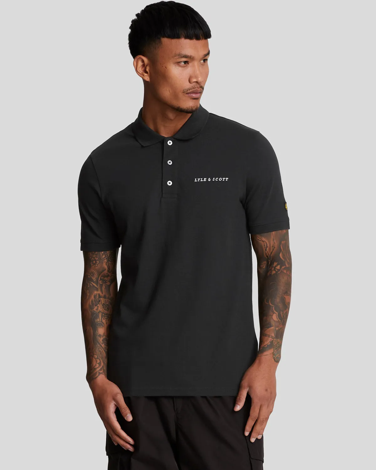 besticktes_polohemd_0-2.webp Lyle & Scott Drehbuchsticke | Polohemden<Besticktes Polohemd JetBlack/White