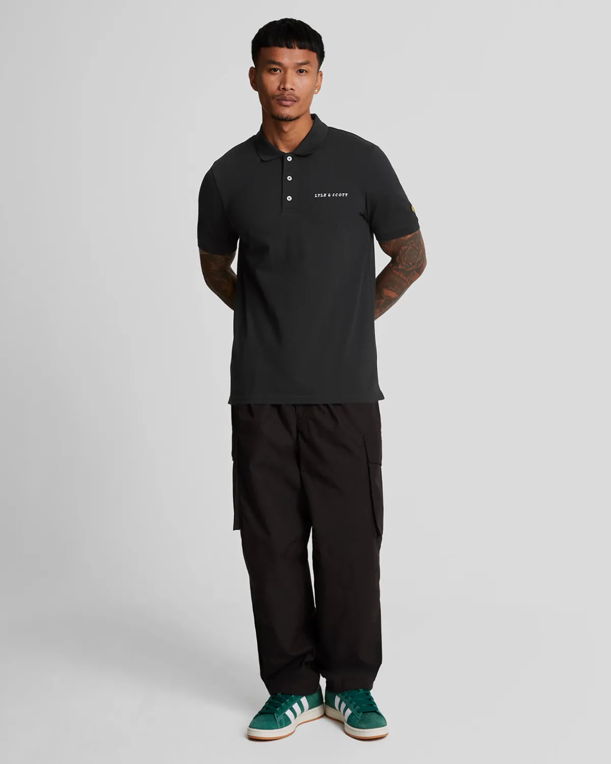 besticktes_polohemd_1-2.webp Lyle & Scott Drehbuchsticke | Polohemden<Besticktes Polohemd JetBlack/White