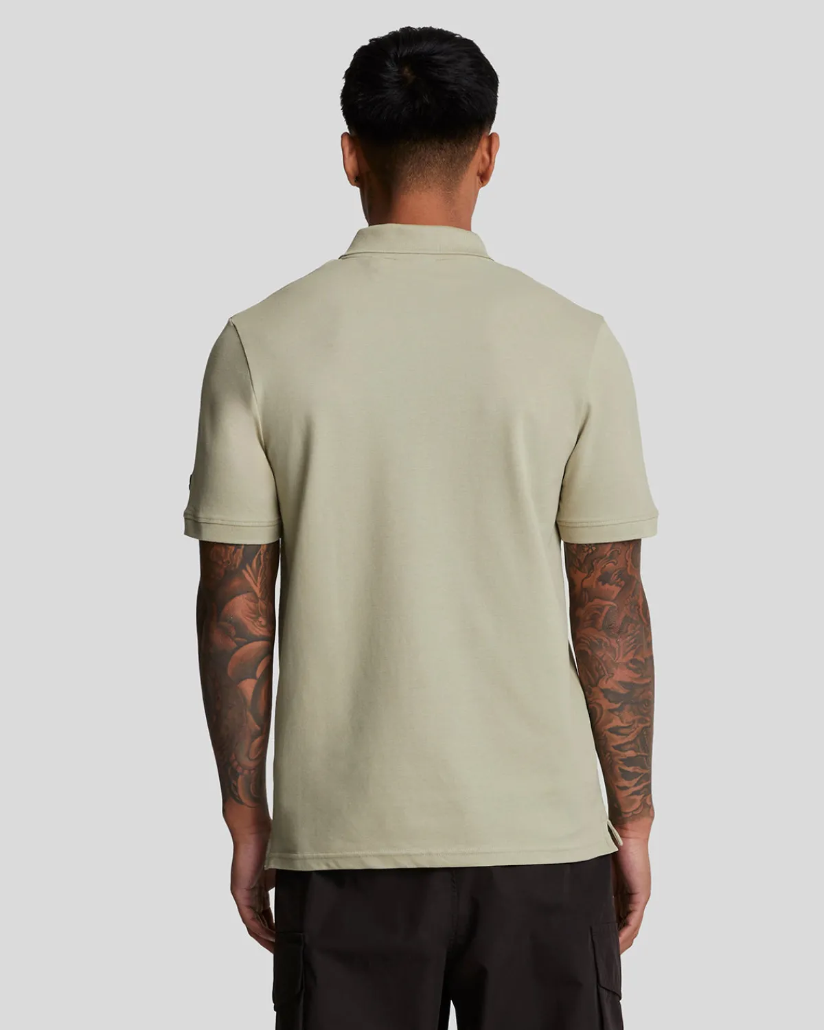 besticktes_polohemd_2-4.webp Lyle & Scott Drehbuchsticke | Polohemden<Besticktes Polohemd DriedSage/Cove