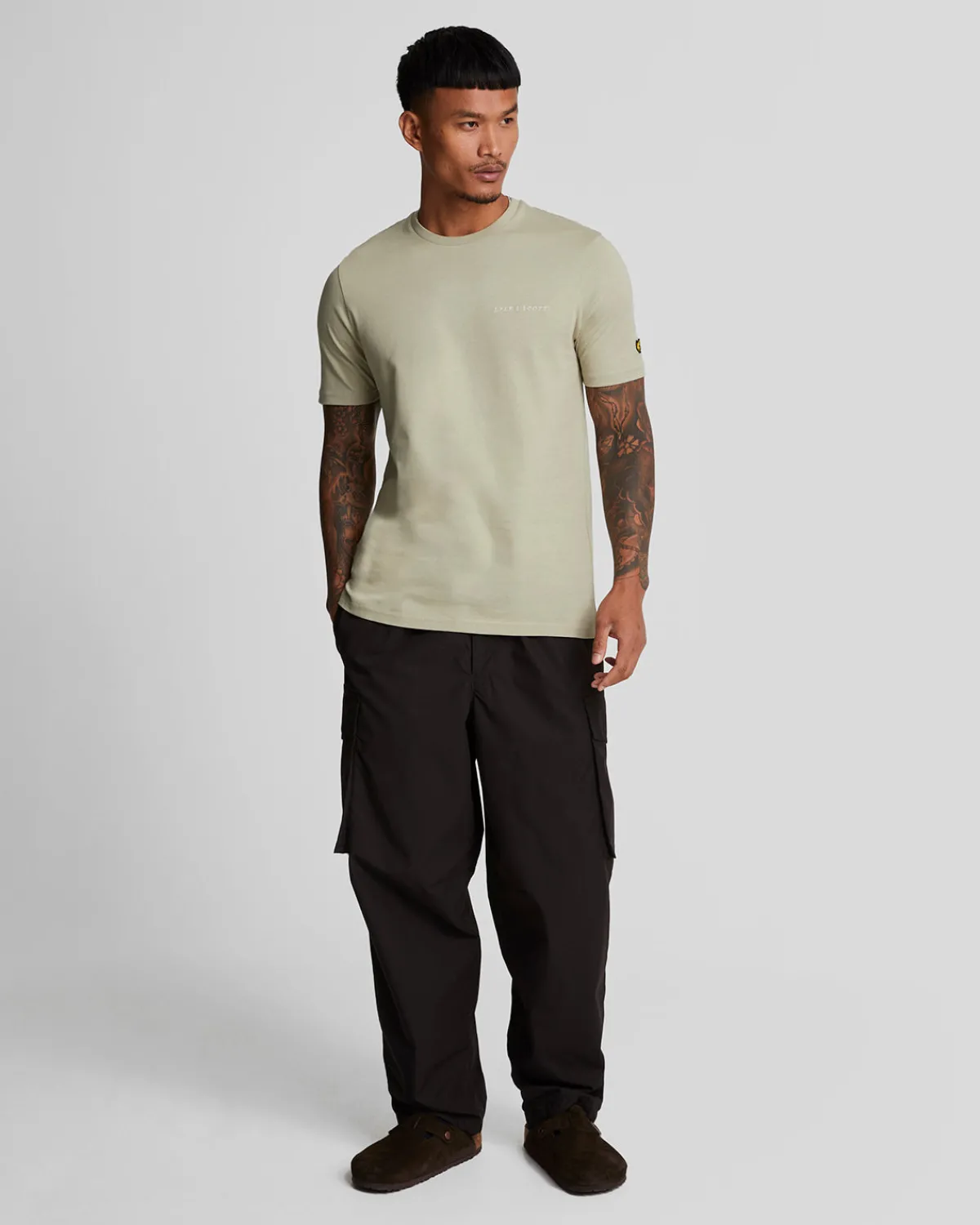 besticktes_tshirt_1-3.webp Lyle & Scott Drehbuchsticke | T-shirts<Besticktes T-Shirt DriedSage/Cove