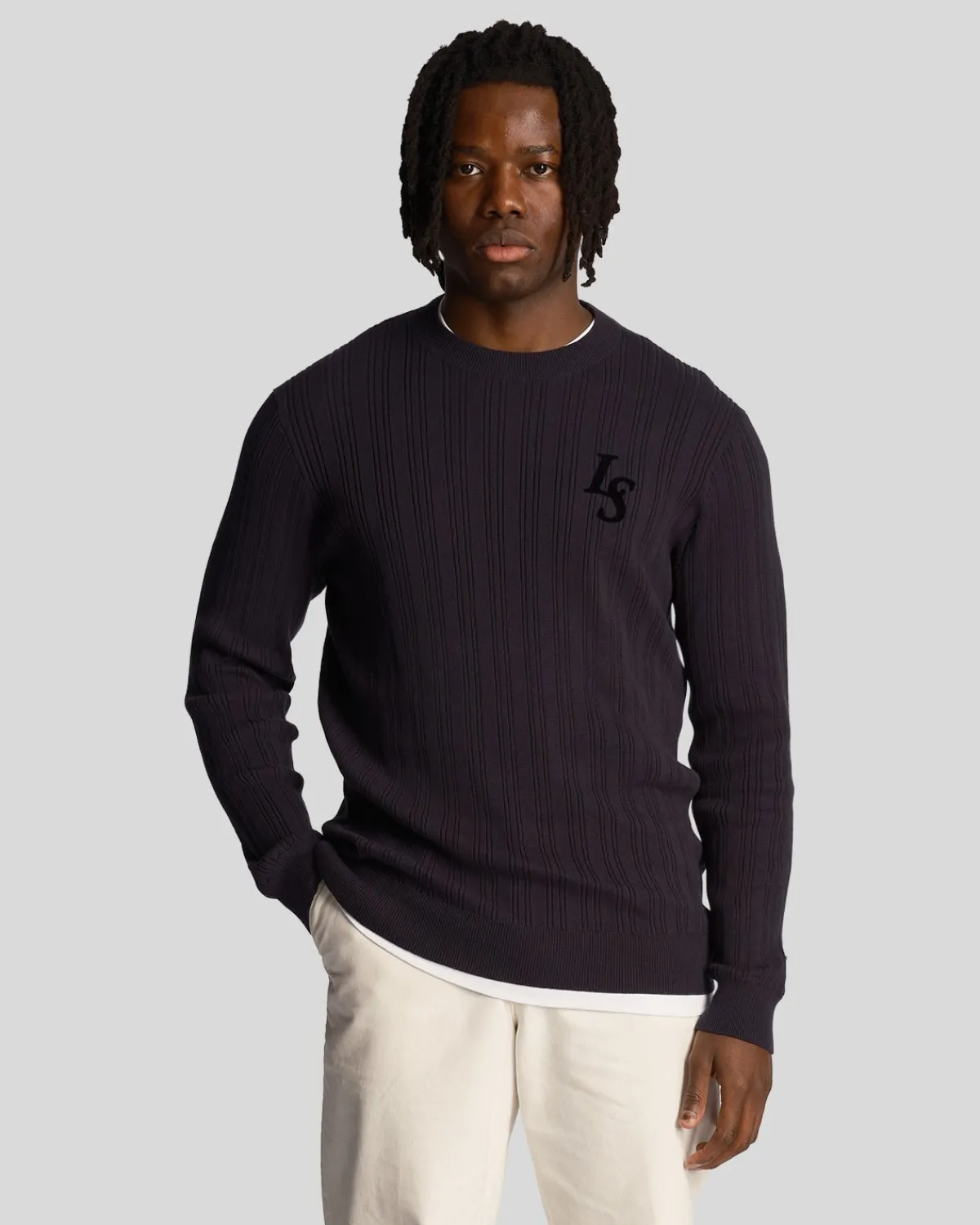 club_emblem_rundhalspullover_0.webp Lyle & Scott Drehbuchsticke<Club Emblem Rundhals-Pullover DunkleMarine