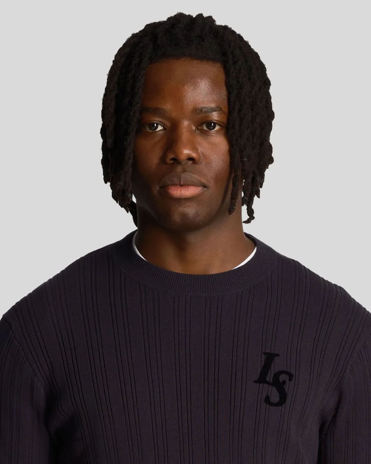 club_emblem_rundhalspullover_3.webp Lyle & Scott Drehbuchsticke<Club Emblem Rundhals-Pullover DunkleMarine