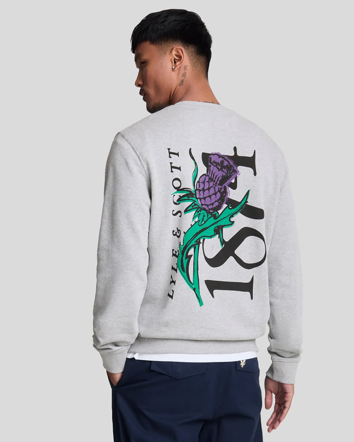 distel_flora_bedrucktes_sweatshirt_mit_rundhalsausschnitt_0-2.webp Lyle & Scott Vermächtnis | Sweatshirts<Distel Flora Bedrucktes Sweatshirt mit Rundhalsausschnitt LightGreyMarl