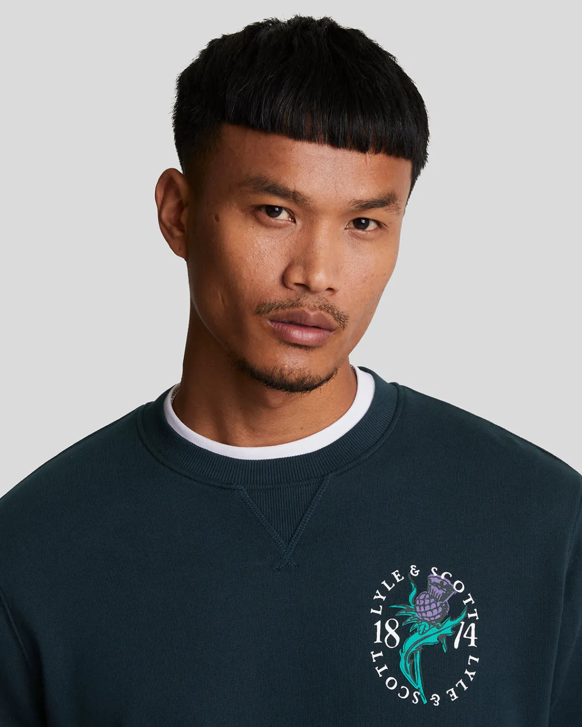 distel_flora_bedrucktes_sweatshirt_mit_rundhalsausschnitt_3-1.webp Lyle & Scott Vermächtnis | Sweatshirts<Distel Flora Bedrucktes Sweatshirt mit Rundhalsausschnitt DarkNavy