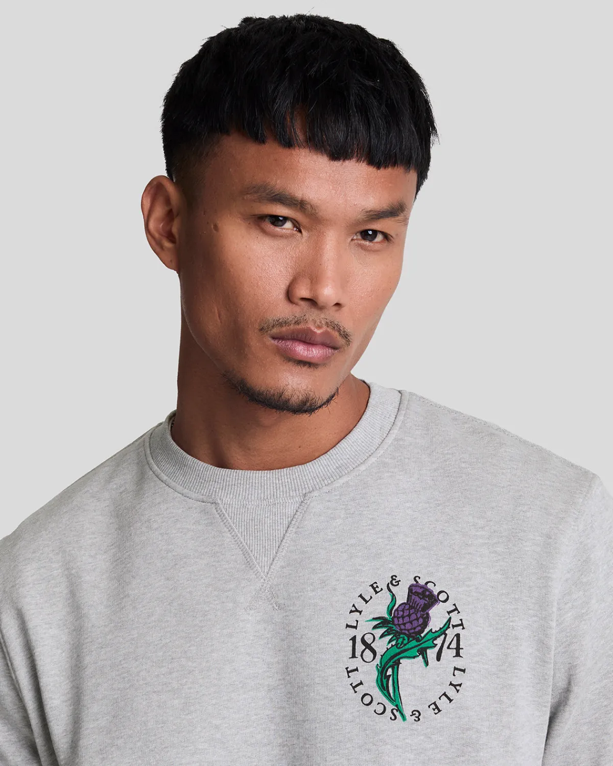 distel_flora_bedrucktes_sweatshirt_mit_rundhalsausschnitt_3-2.webp Lyle & Scott Vermächtnis | Sweatshirts<Distel Flora Bedrucktes Sweatshirt mit Rundhalsausschnitt LightGreyMarl