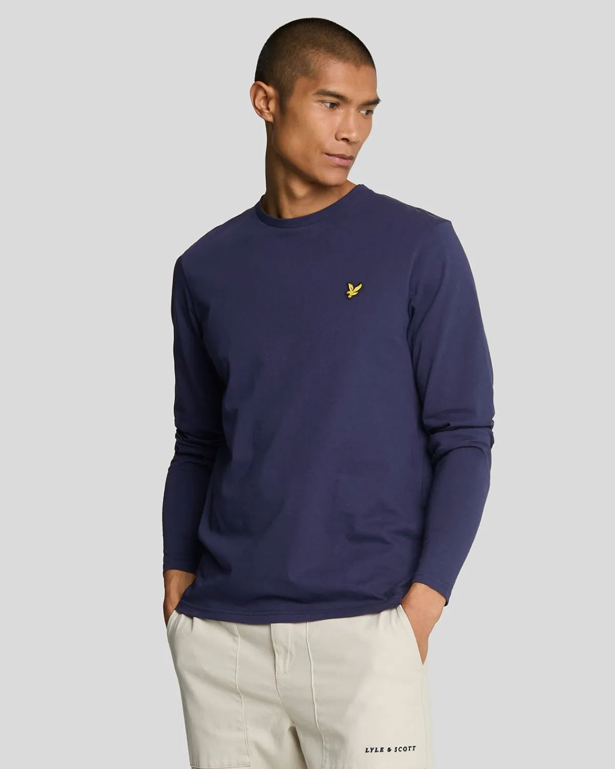 einfarbiges_tshirt_mit_langen_rmeln_0.webp Lyle & Scott Grundlegendes | T-shirts<Einfarbiges T-Shirt mit langen Ärmeln Marine