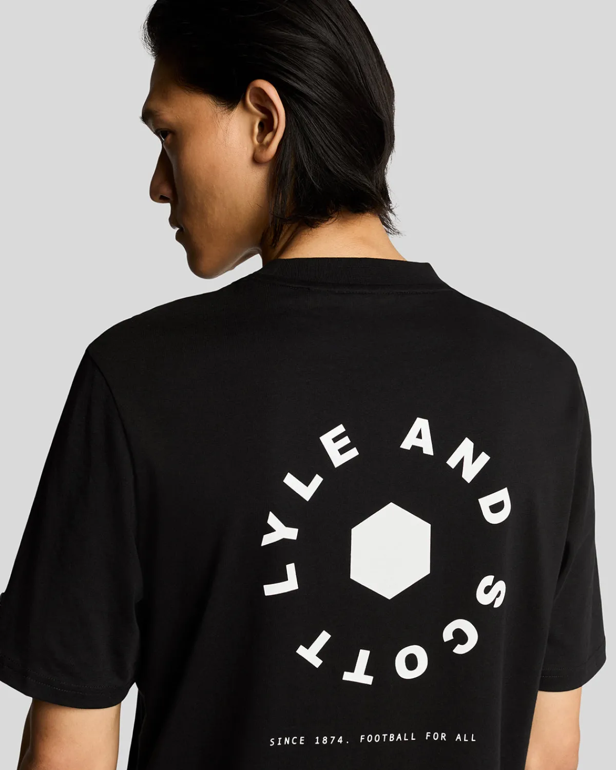 fuballrad_grafik_tshirt_2-1.webp Lyle & Scott Vermächtnis | T-shirts<Fußballrad Grafik T-Shirt JetBlack