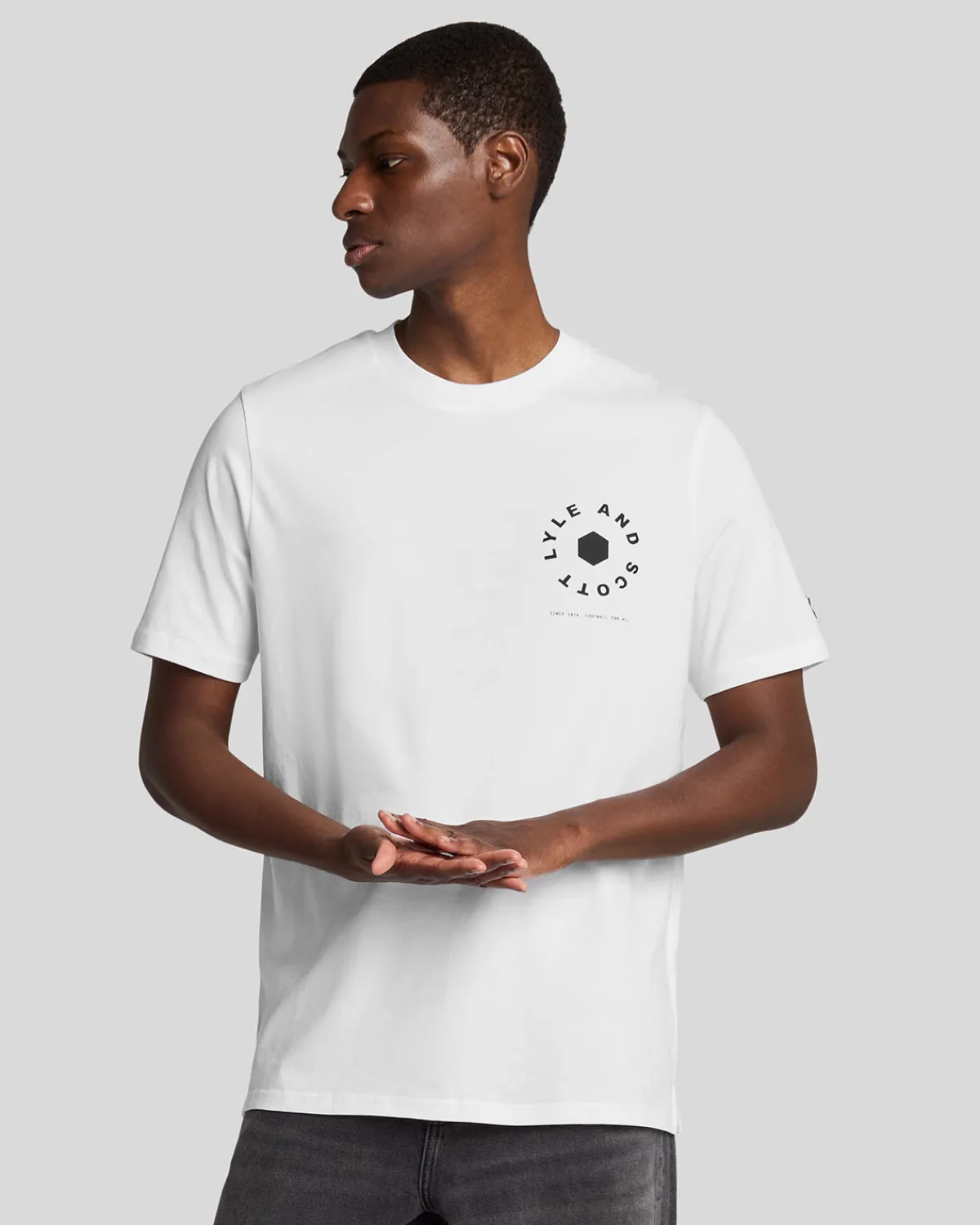 fuballrad_grafik_tshirt_2.webp Lyle & Scott Vermächtnis | T-shirts<Fußballrad Grafik T-Shirt White