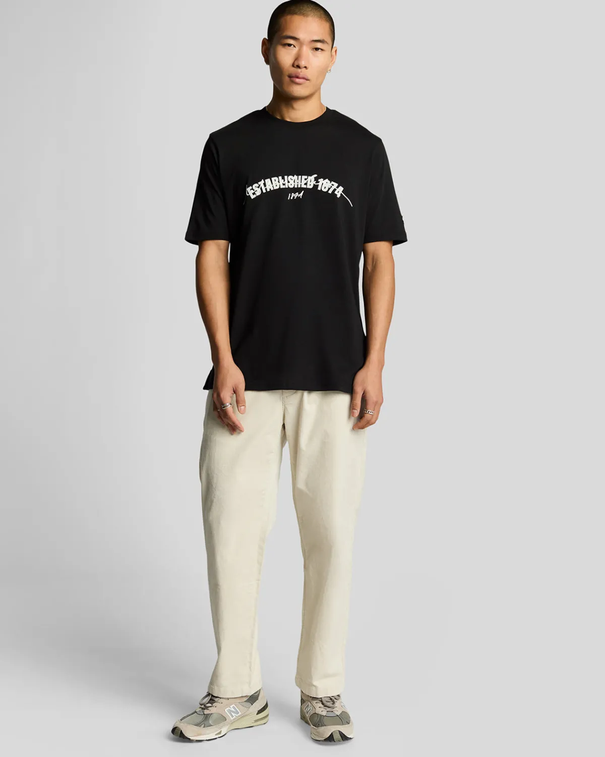 gegrndet__grafik_tshirt_1.webp Lyle & Scott Vermächtnis | T-shirts<Gegründet 1874 Grafik T-Shirt JetBlack