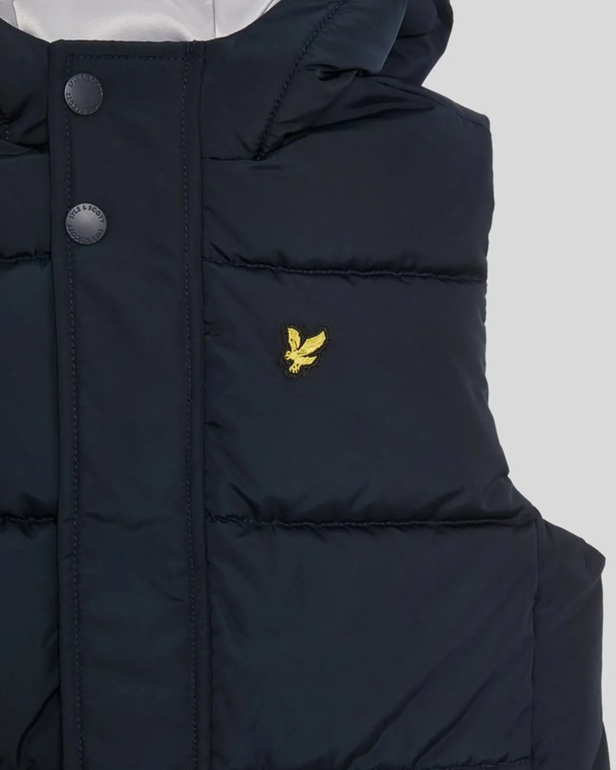 gepolsterte_kapuzenweste_fr_kinder_3.webp Lyle & Scott Kinder Mäntel & Jacken<Gepolsterte Kapuzenweste für Kinder DarkNavy
