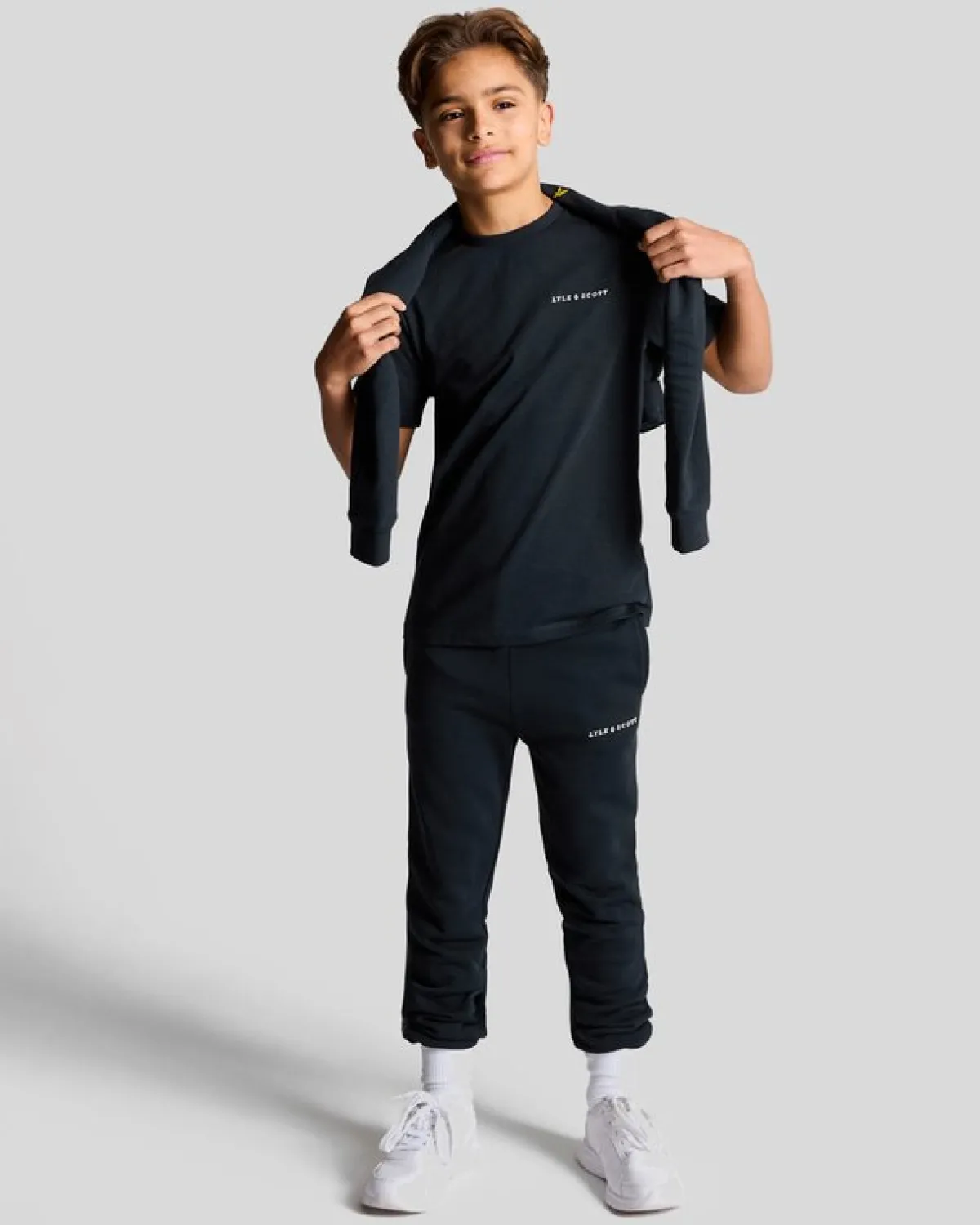 gestickter_kinderjogger_mit_skript_1.webp Lyle & Scott Kinder Unterseiten<Gestickter Kinder-Jogger mit Skript DunkleMarine