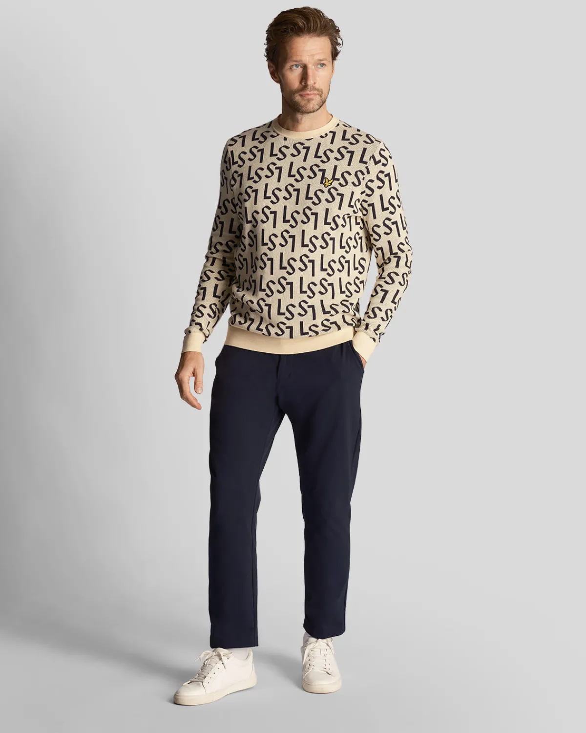 golf_monogramm_gestrickt_rundhalsausschnitt_pullover_1.webp Lyle & Scott Golf<Golf Monogramm gestrickt Rundhalsausschnitt Pullover Sanddüne