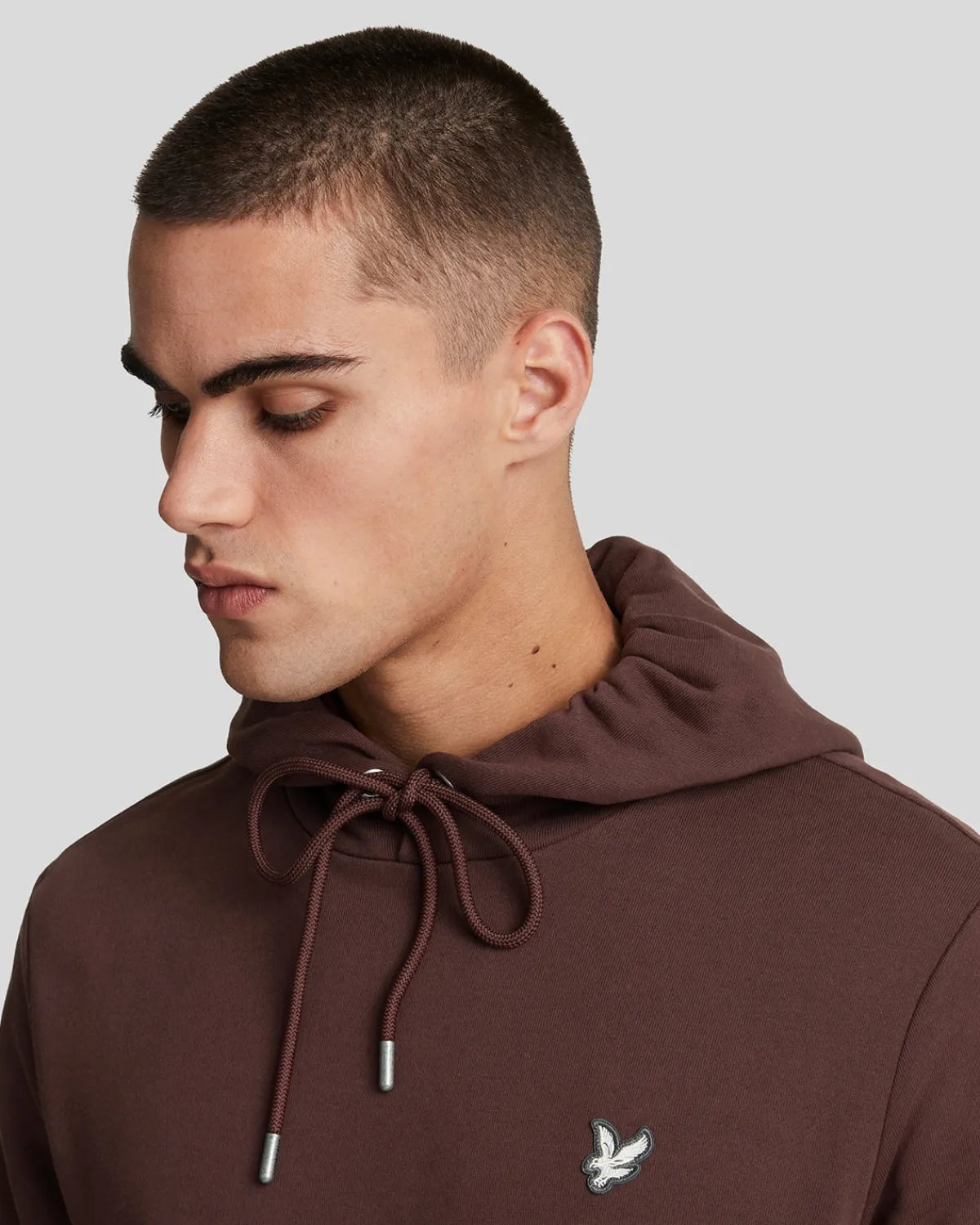 hochwertiger_french_terry_hoodie_mit_diagonaler_webart_3-2.webp Lyle & Scott Reframed | Kapuzenpullover<Hochwertiger French Terry Hoodie mit diagonaler Webart RubberRed