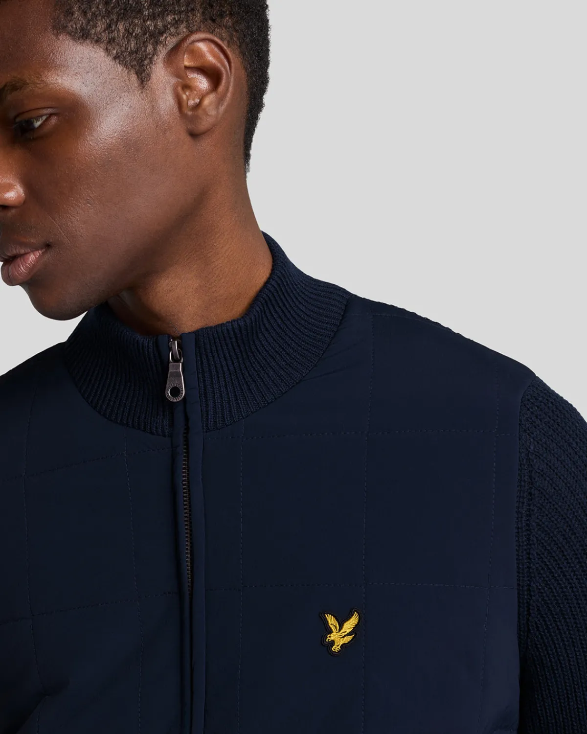 hybride_texturierte_strickjacke_mit_reiverschluss_3-1.webp Lyle & Scott Pullover & Strickwaren<Hybride texturierte Strickjacke mit Reißverschluss MuddyNavy