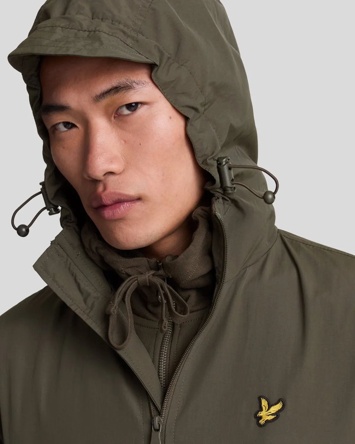 jacke_mit_kapuze_und_reiverschluss_3-2.webp Lyle & Scott Mäntel & Jacken<Jacke mit Kapuze und Reißverschluss Olive