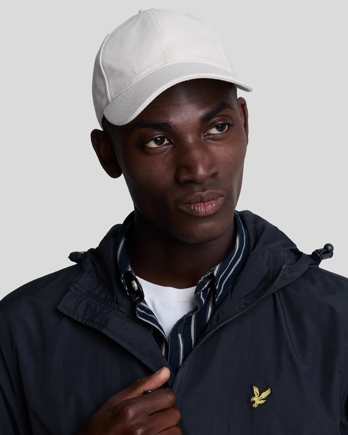 jacke_mit_kapuze_und_reiverschluss_3.webp Lyle & Scott Grundlegendes | Mäntel & Jacken<Jacke mit Kapuze und Reißverschluss DunkleMarine