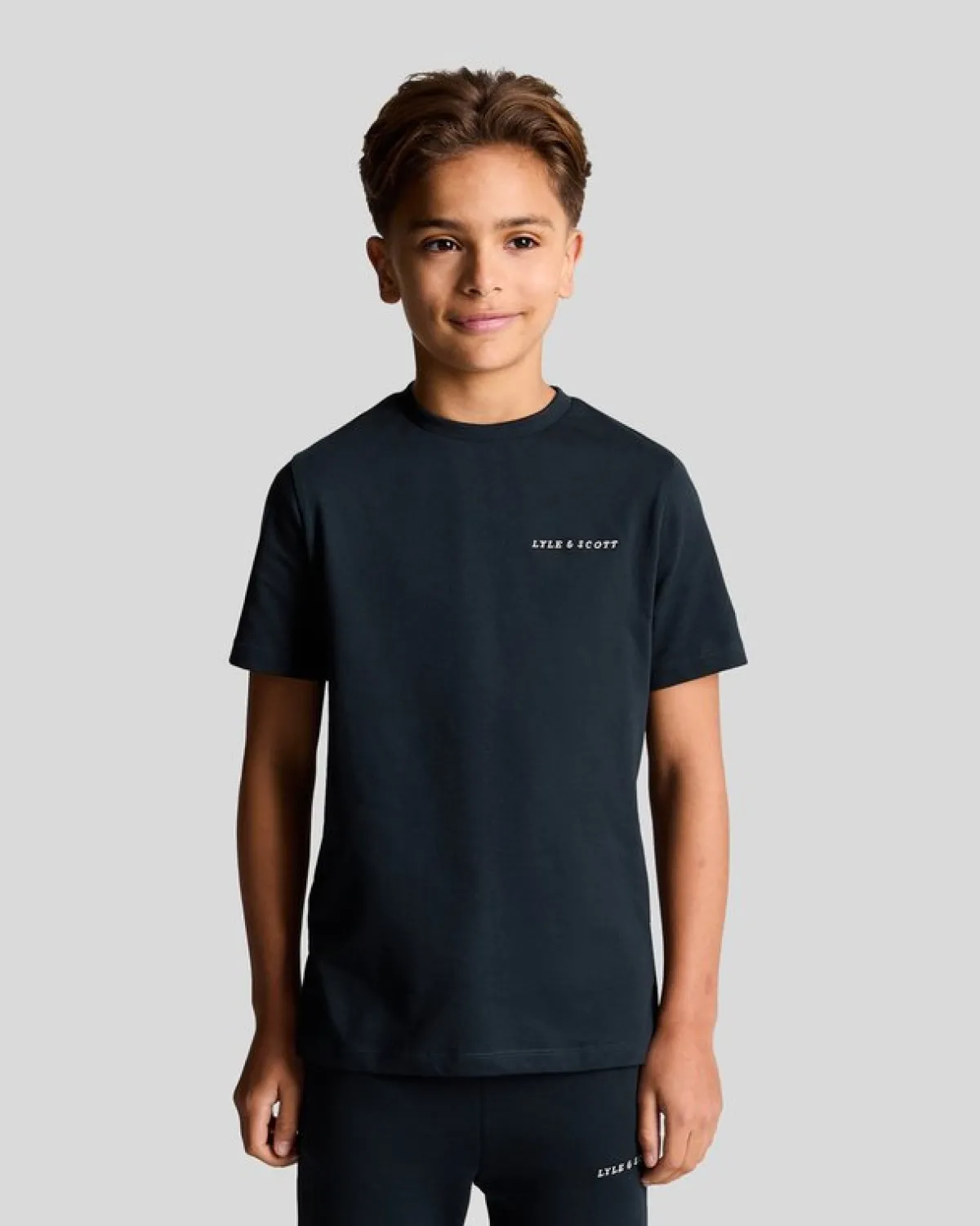 kinder_tshirt_mit_gestickter_schrift_0.webp Lyle & Scott Kinder Polos & T-shirts<Kinder T-Shirt mit gestickter Schrift DunkleMarine