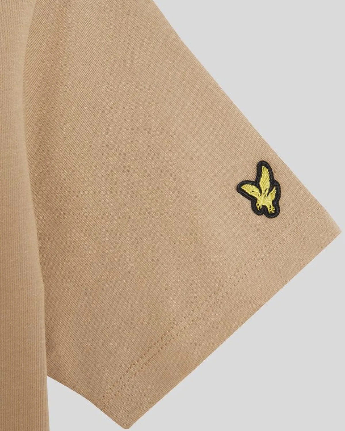 kinder_tshirt_mit_gestickter_schrift_2-2.webp Lyle & Scott Kinder Polos & T-shirts<Kinder T-Shirt mit gestickter Schrift SandStorm