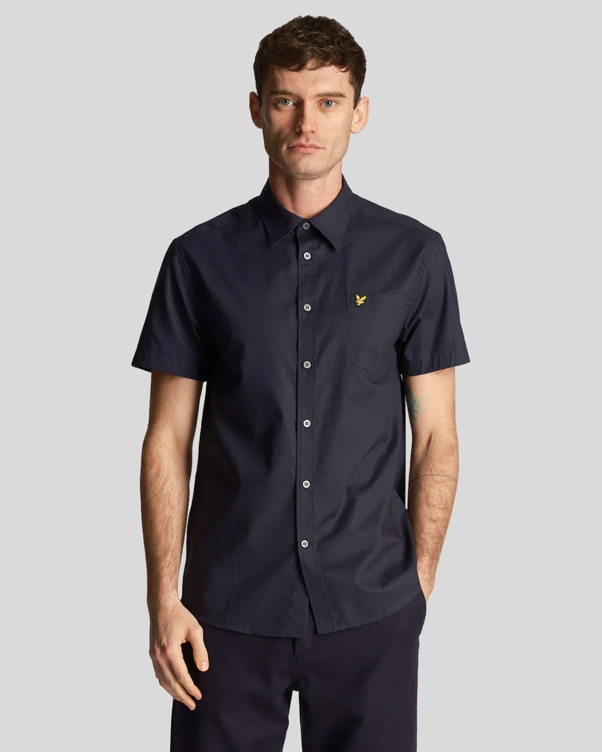 kurzrmeliges_hemd_aus_einfarbiger_popeline_0.webp Lyle & Scott Hemden<Kurzärmeliges Hemd aus einfarbiger Popeline DunkleMarine