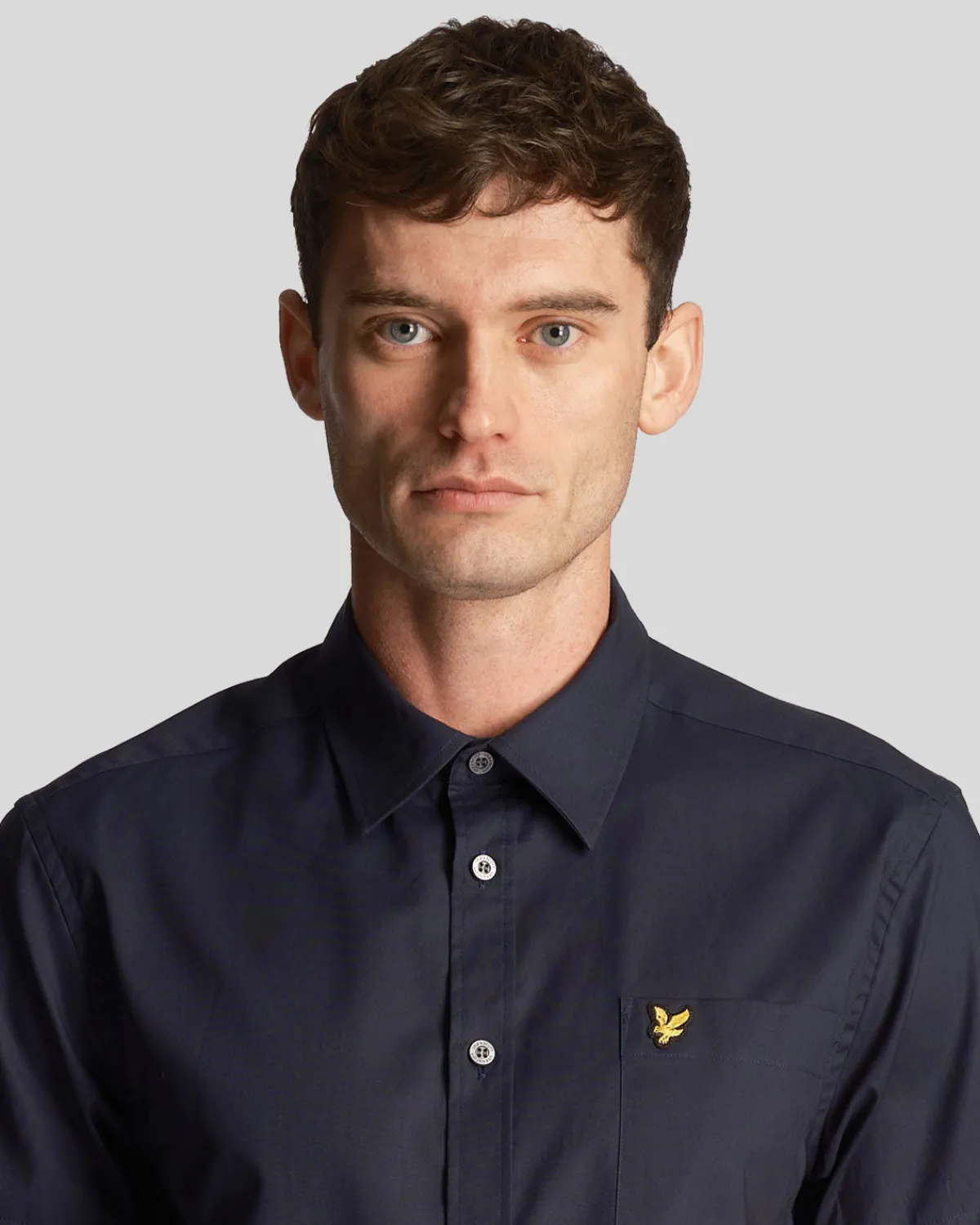 kurzrmeliges_hemd_aus_einfarbiger_popeline_3.webp Lyle & Scott Hemden<Kurzärmeliges Hemd aus einfarbiger Popeline DunkleMarine