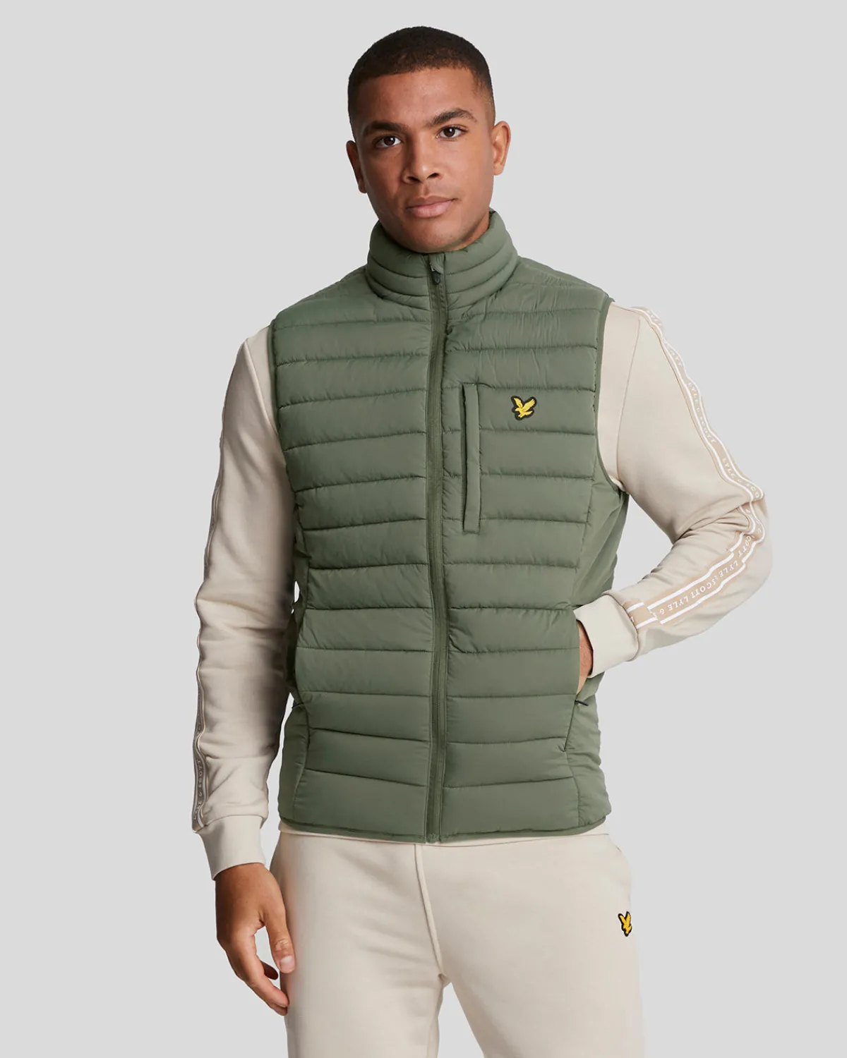 leichte_sport_stretch_steppweste_0-1.webp Lyle & Scott Sportbekleidung<Leichte Sport Stretch Steppweste CactusGreen