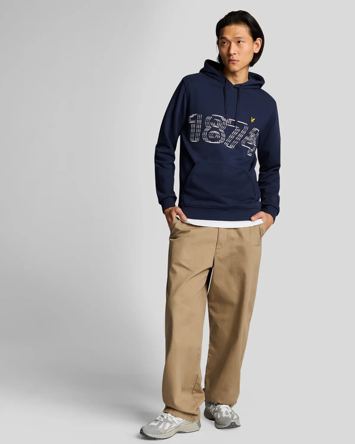 logo_pullover_hoodie_1.webp Lyle & Scott Kapuzenpullover<1874 Logo Pullover Hoodie Marine