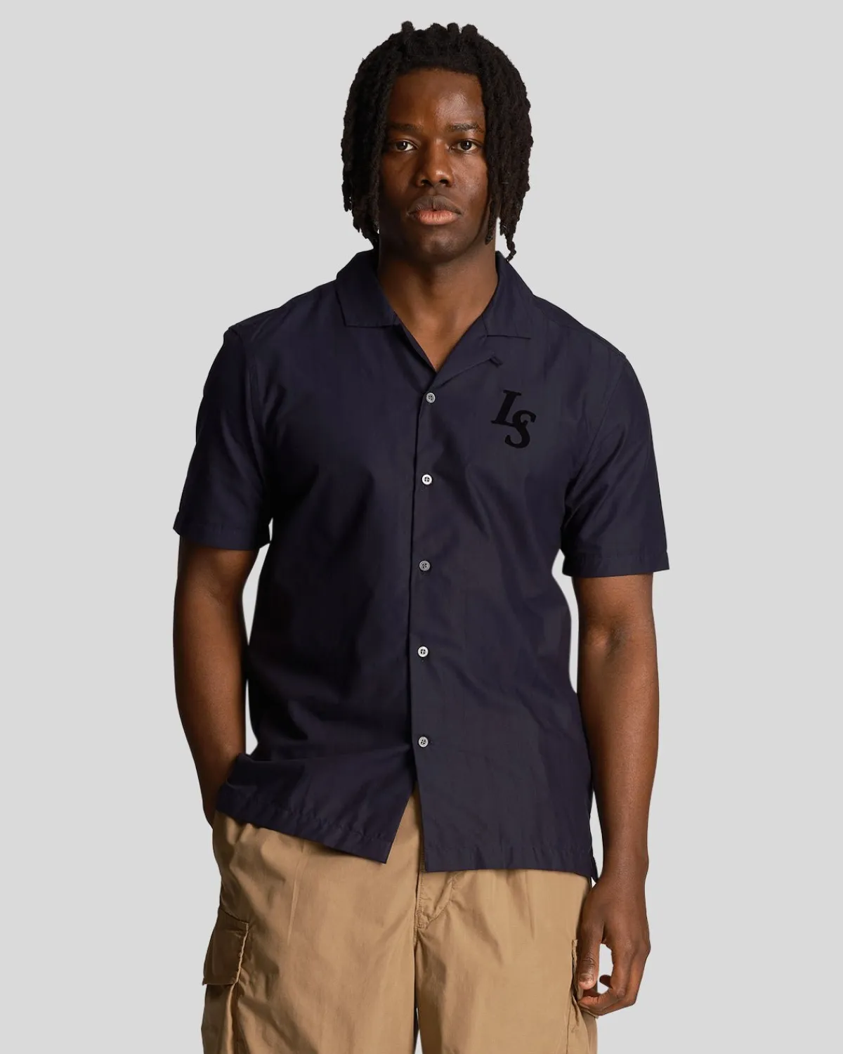 nadelstreifenhemd_mit_reverekragen_0-1.webp Lyle & Scott Drehbuchsticke | Hemden<Nadelstreifenhemd mit Revere-Kragen DunkleMarine