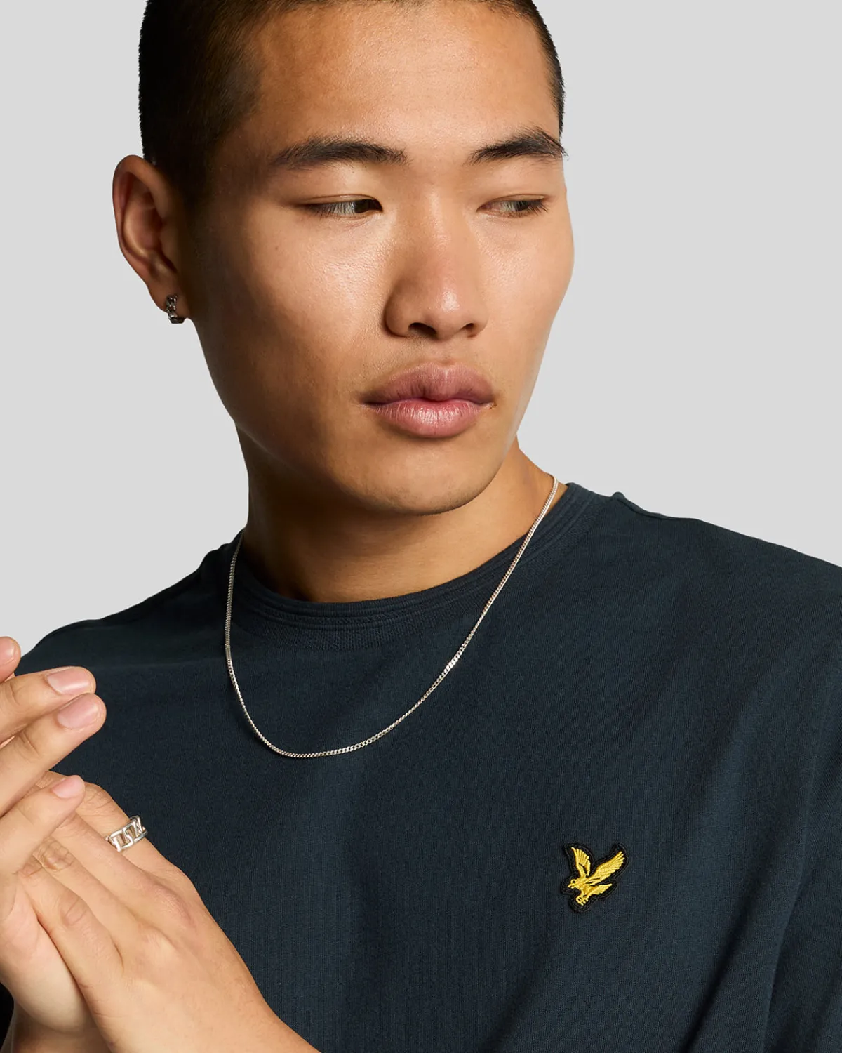 ottoman_tshirt_mit_spitze_3.webp Lyle & Scott T-shirts<Ottoman T-Shirt mit Spitze MuddyNavy