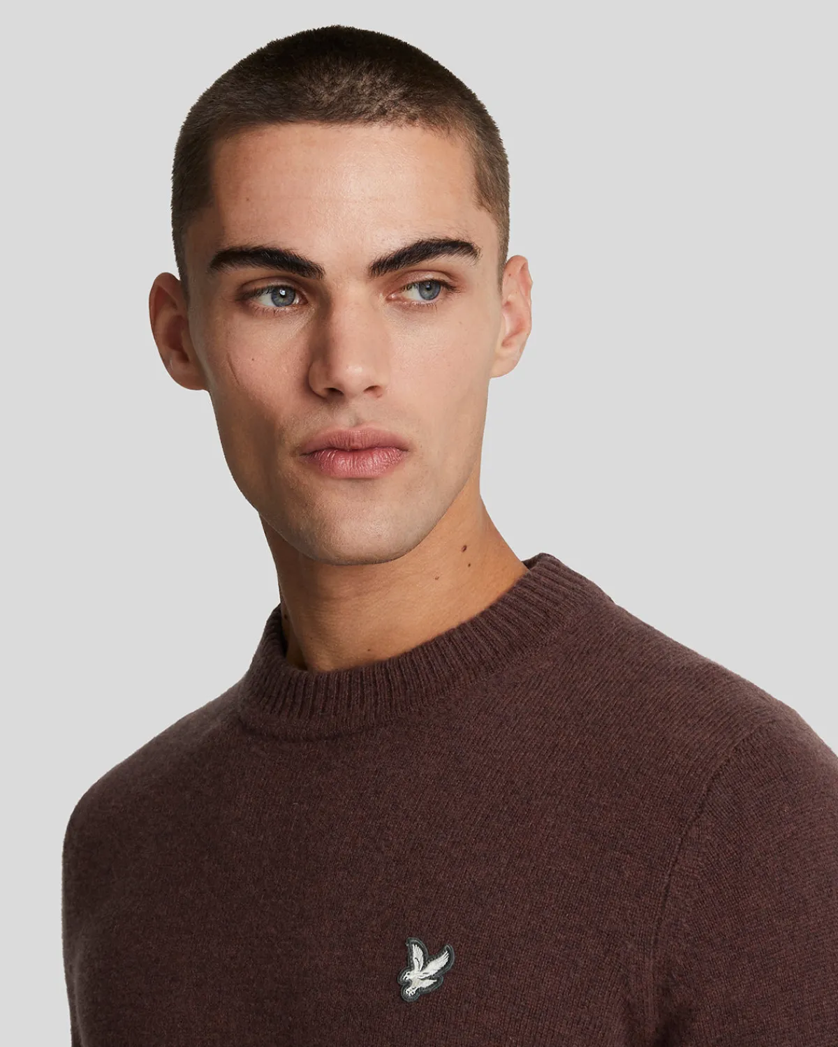 premium_lambswool_rundhalsausschnitt_pullover_3-1.webp Lyle & Scott Reframed<Premium Lambswool Rundhalsausschnitt Pullover RubberRed