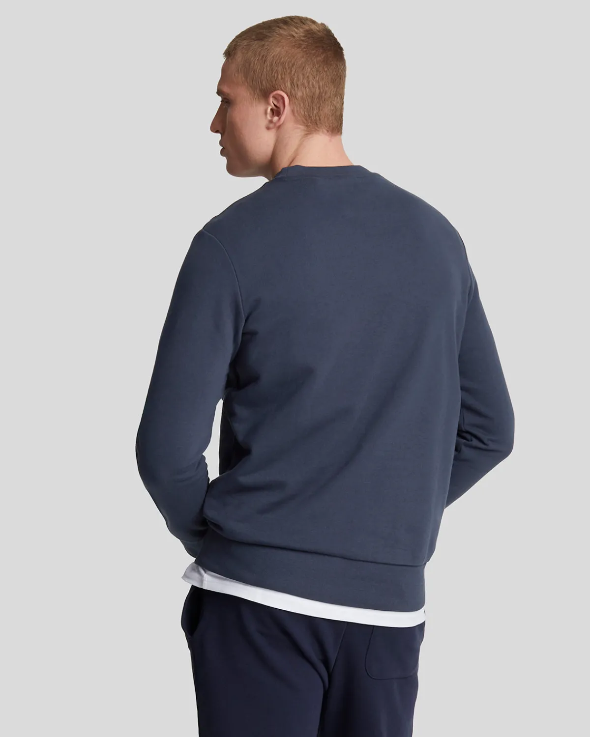 premium_sweatshirt_mit_rundhalsausschnitt_aus_french_terry_in_diagonalbindung_2-1.webp Lyle & Scott Reframed | Sweatshirts<Premium Sweatshirt mit Rundhalsausschnitt aus French Terry in Diagonalbindung MidnightNavy