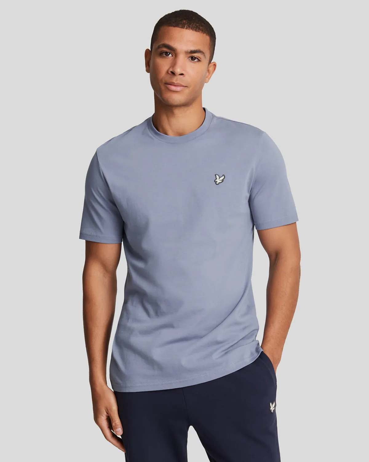 premium_tshirt_mit_rundhalsausschnitt_aus_baumwolle_0-1.webp Lyle & Scott Reframed | T-shirts<Premium T-Shirt mit Rundhalsausschnitt aus Baumwolle FactoryBlue