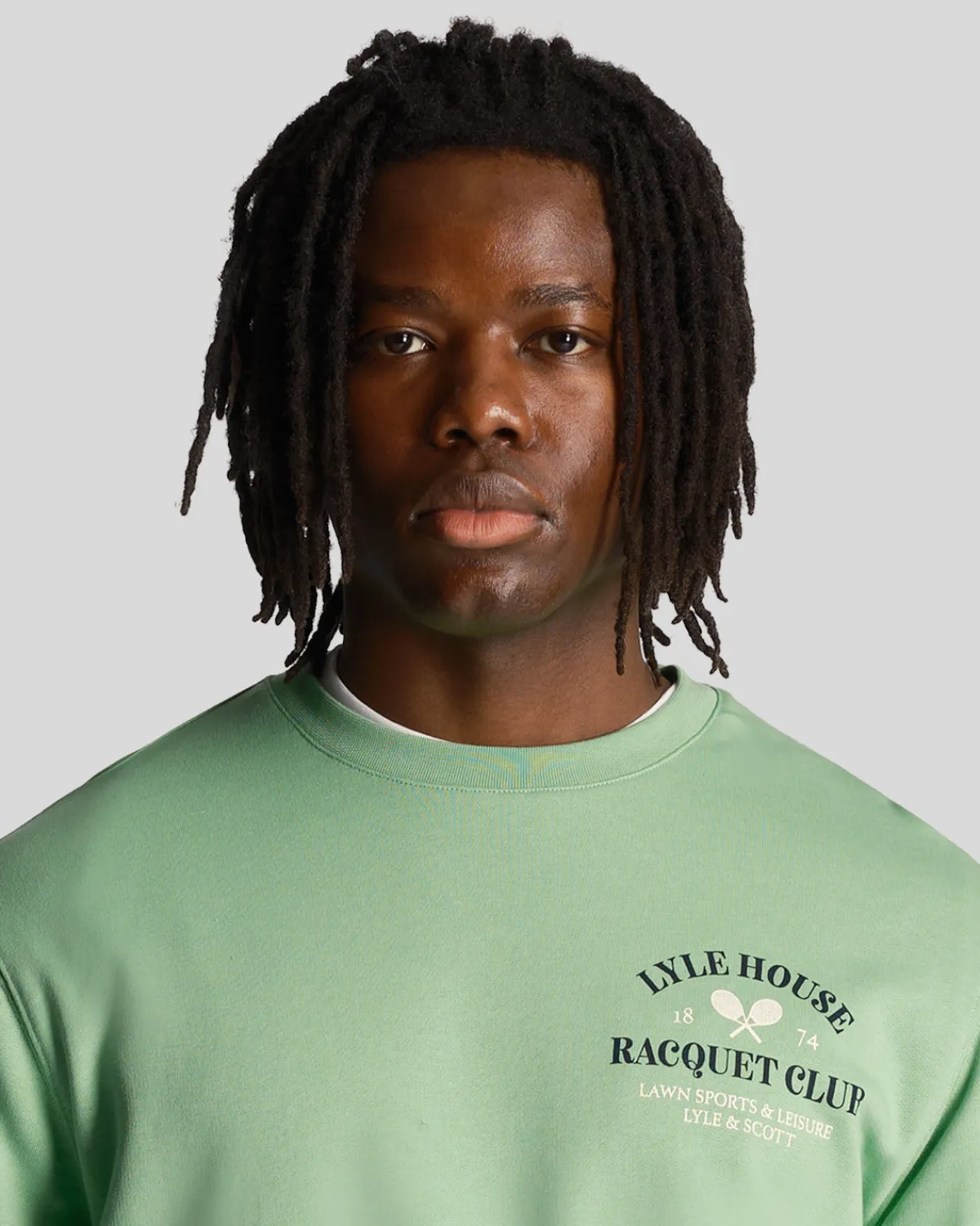 racquet_club_grafik_sweatshirt_3-1.webp Lyle & Scott Sweatshirts<Racquet Club Grafik Sweatshirt Rasengrün