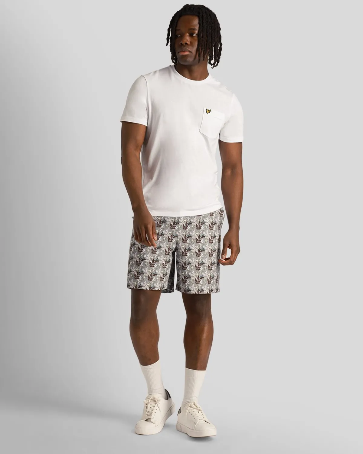 resort_shorts_mit_blumendruck_1.webp Lyle & Scott Kurze Hosen<Resort Shorts mit Blumendruck Gunmetal