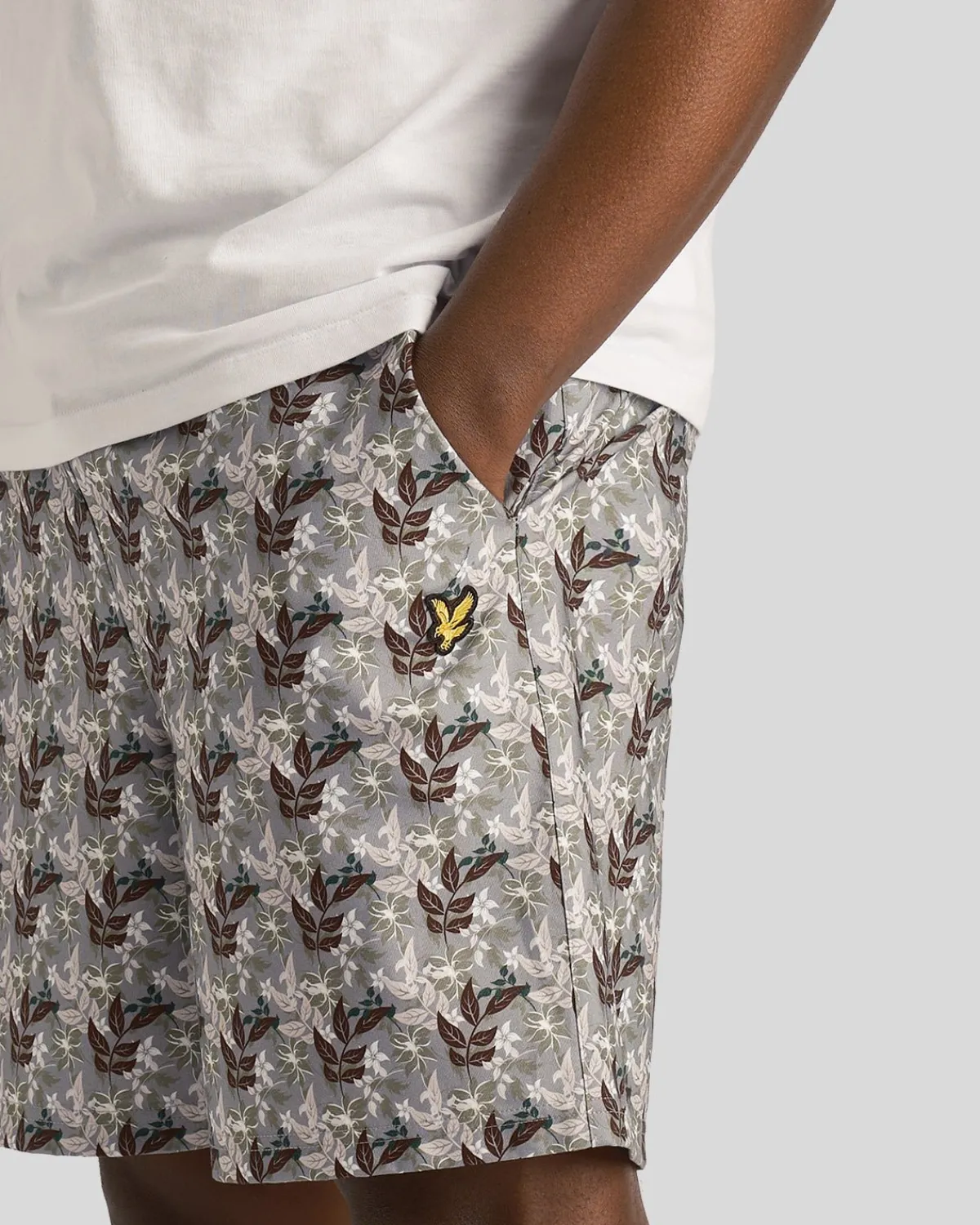resort_shorts_mit_blumendruck_3.webp Lyle & Scott Kurze Hosen<Resort Shorts mit Blumendruck Gunmetal