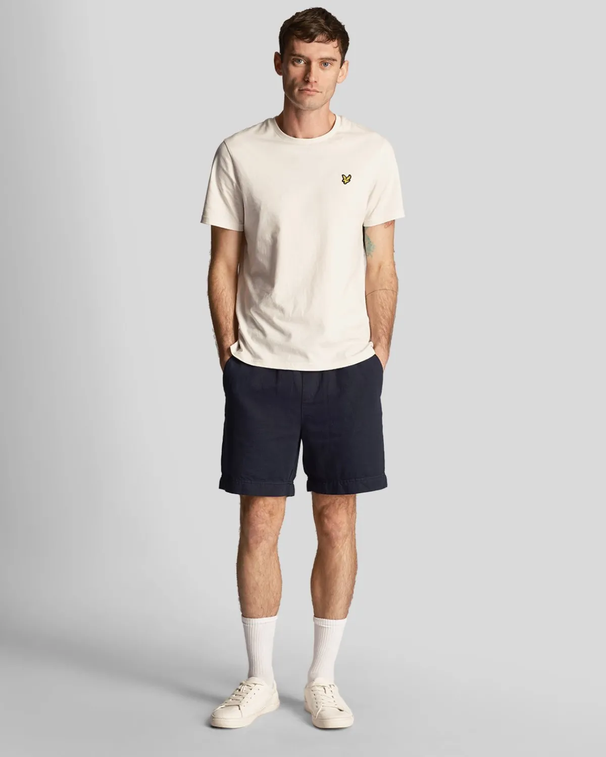 shorts_aus_baumwolle_und_leinen_1-2.webp Lyle & Scott Kurze Hosen<Shorts aus Baumwolle und Leinen DunkleMarine