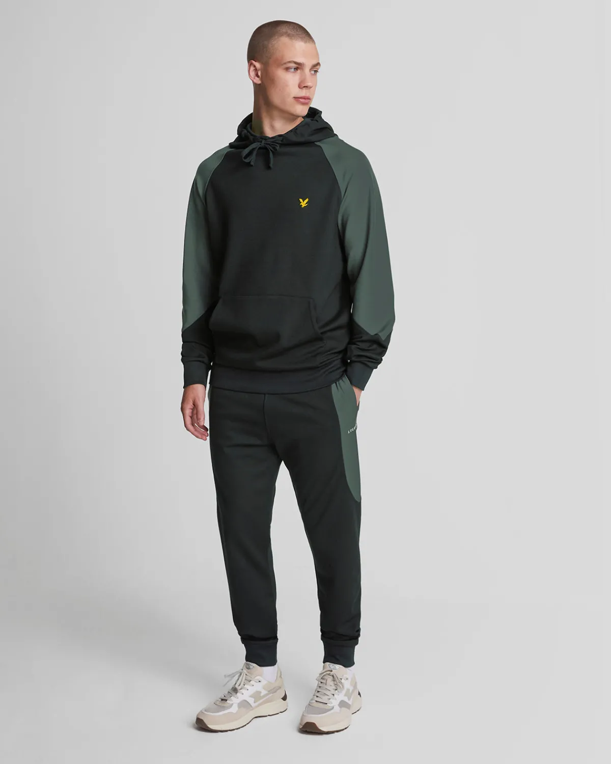 sport_farbe_block_trackies_0.webp Lyle & Scott Sportbekleidung | Jogger<Sport Farbe Block Trackies JetBlack/Graphite