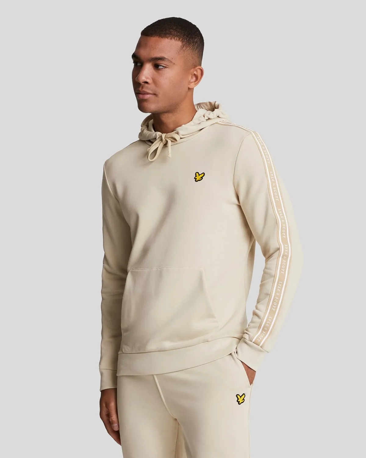 sport_tape_hoodie_0-1.webp Lyle & Scott Sportbekleidung | Kapuzenpullover<Sport Tape Hoodie Viaduct