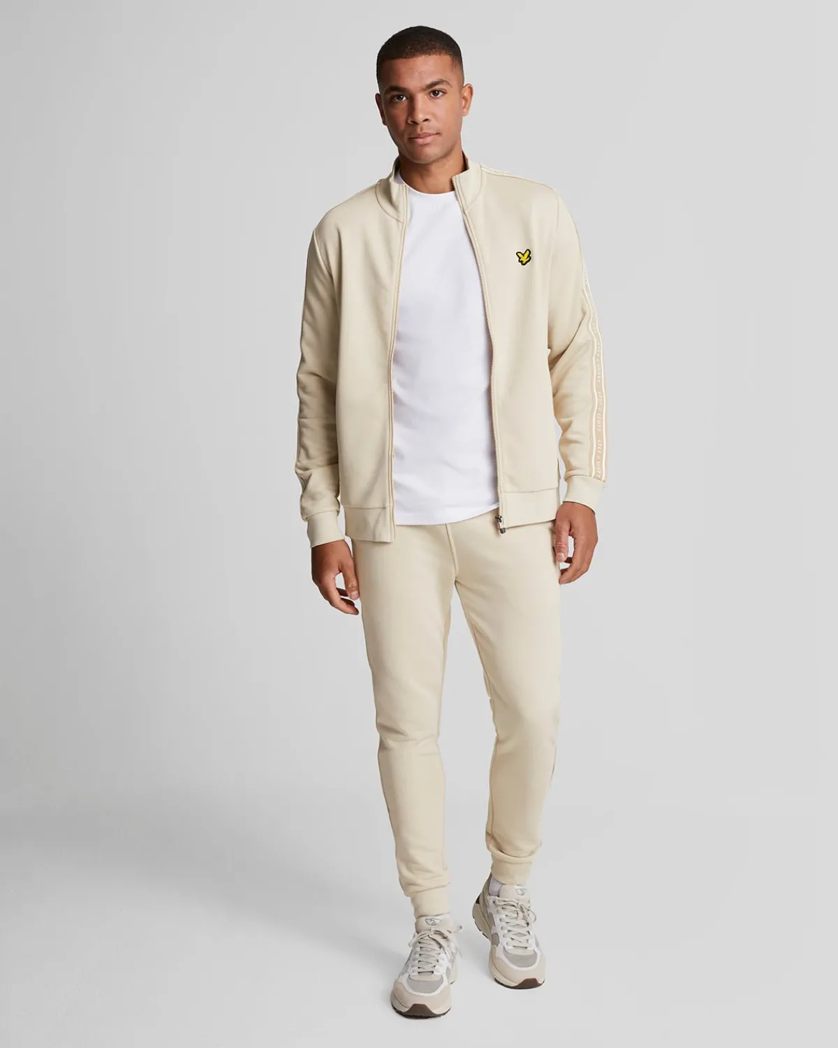sport_tape_trainingshose_1-2.webp Lyle & Scott Sportbekleidung | Jogger<Sport Tape Trainingshose Viaduct