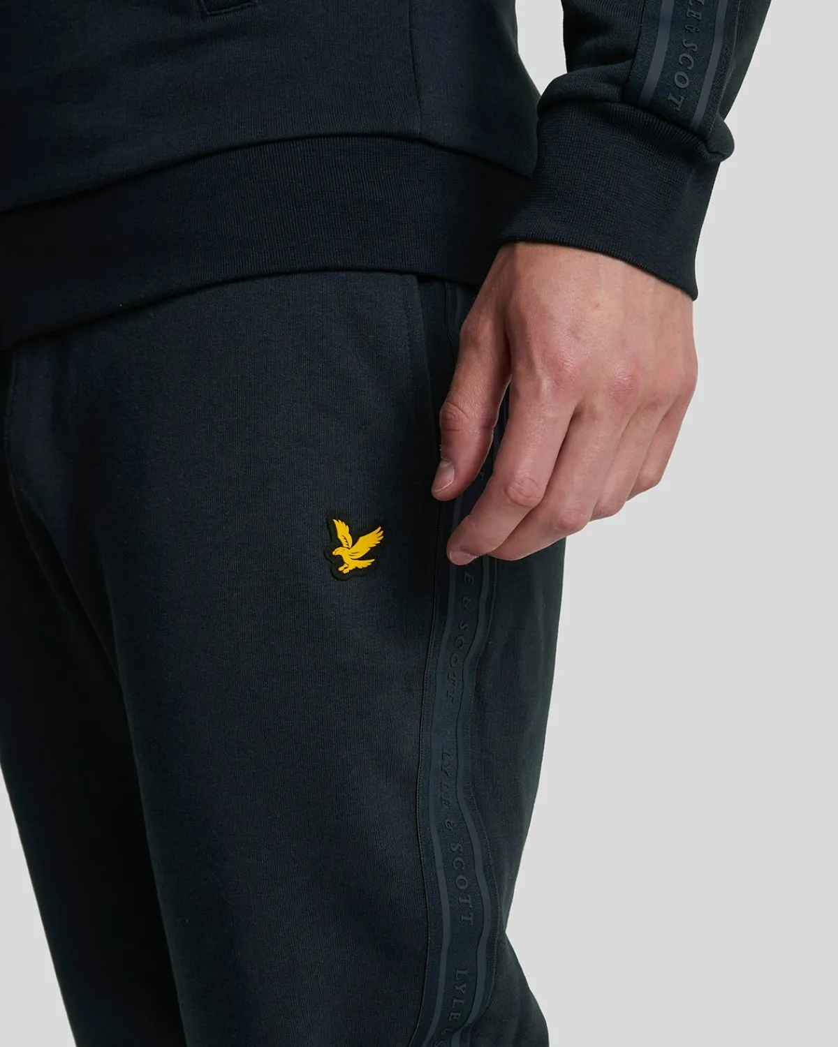sport_tape_trainingshose_3.webp Lyle & Scott Sportbekleidung | Jogger<Sport Tape Trainingshose DarkNavy