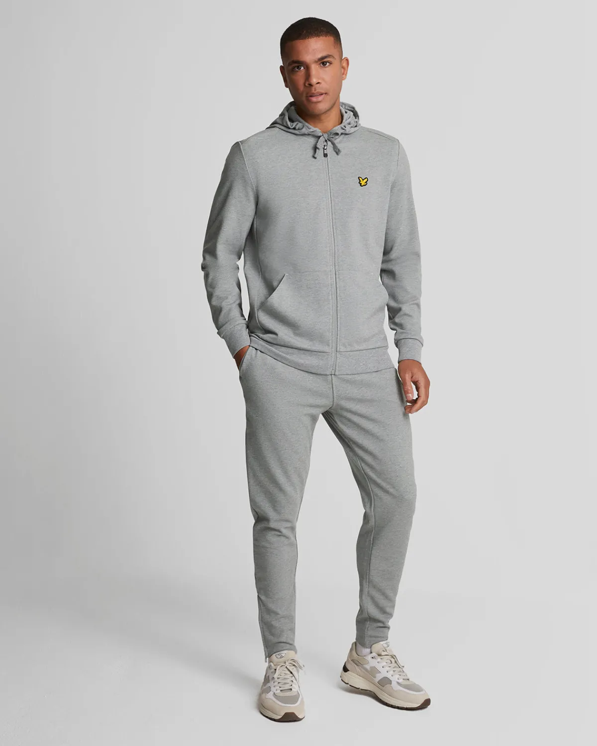sportkapuzenpulli_mit_reiverschluss_1.webp Lyle & Scott Sportbekleidung | Kapuzenpullover<Sport-Kapuzenpulli mit Reißverschluss MidGreyMarl