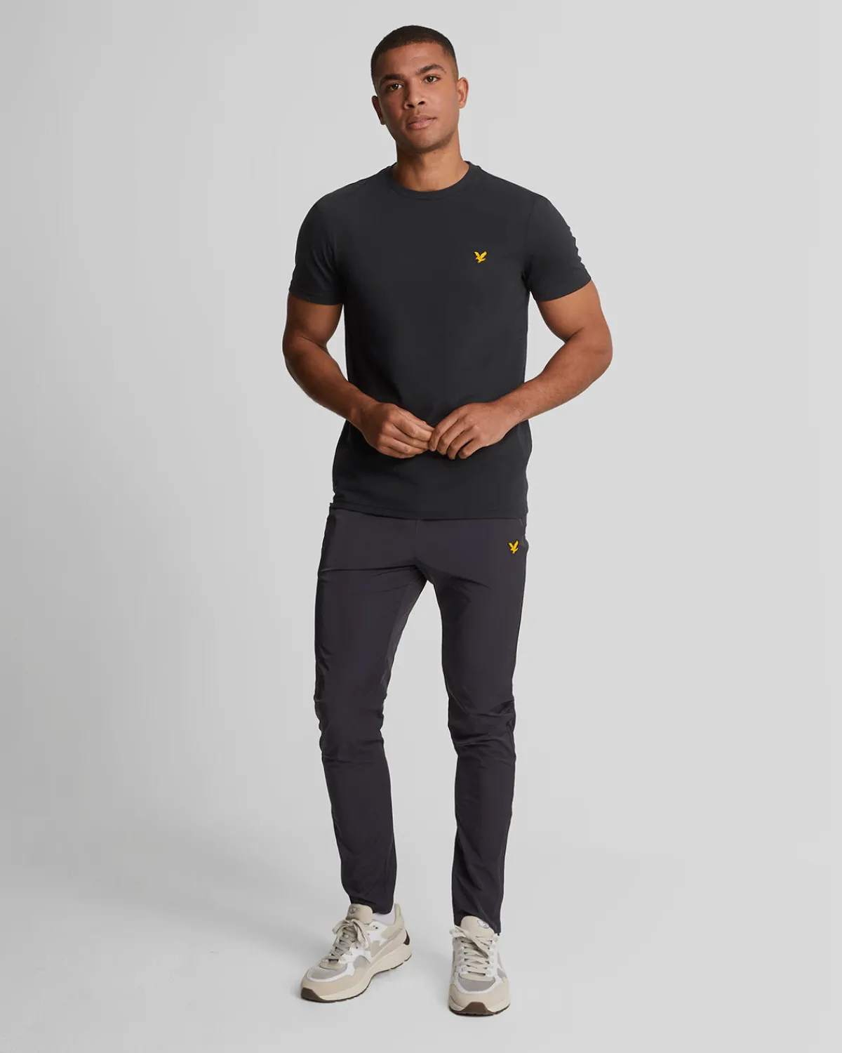 sportliches_martin_tshirt_mit_kurzen_rmeln_1-6.webp Lyle & Scott Sportbekleidung | T-shirts<Sportliches Martin T-Shirt mit kurzen Ärmeln Pechschwarz