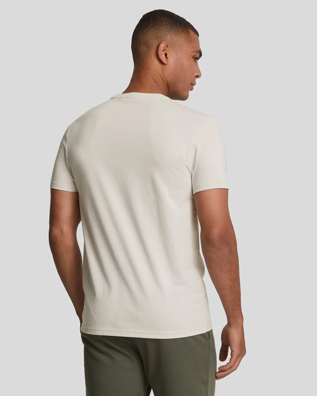 sportliches_martin_tshirt_mit_kurzen_rmeln_2-4.webp Lyle & Scott Sportbekleidung | T-shirts<Sportliches Martin T-Shirt mit kurzen Ärmeln Pebble