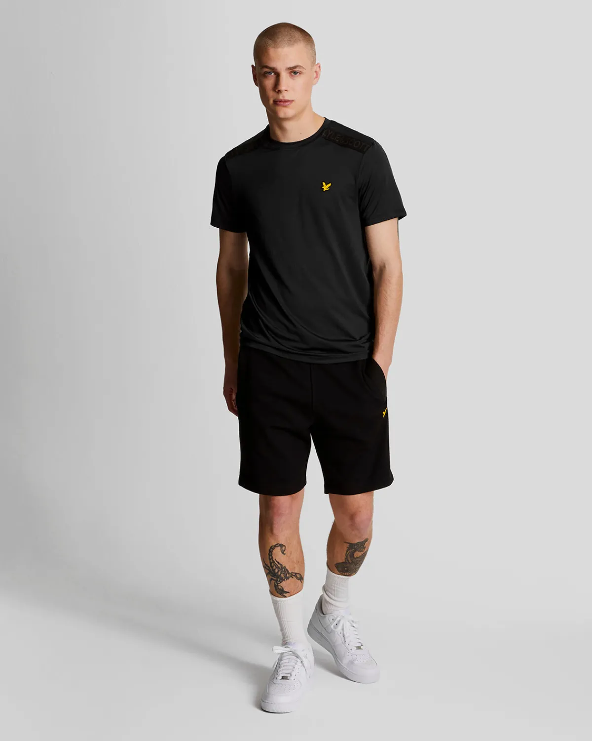 sportliches_schulter_tshirt_mit_branding_1.webp Lyle & Scott Sportbekleidung<Sportliches Schulter T-Shirt mit Branding Pechschwarz