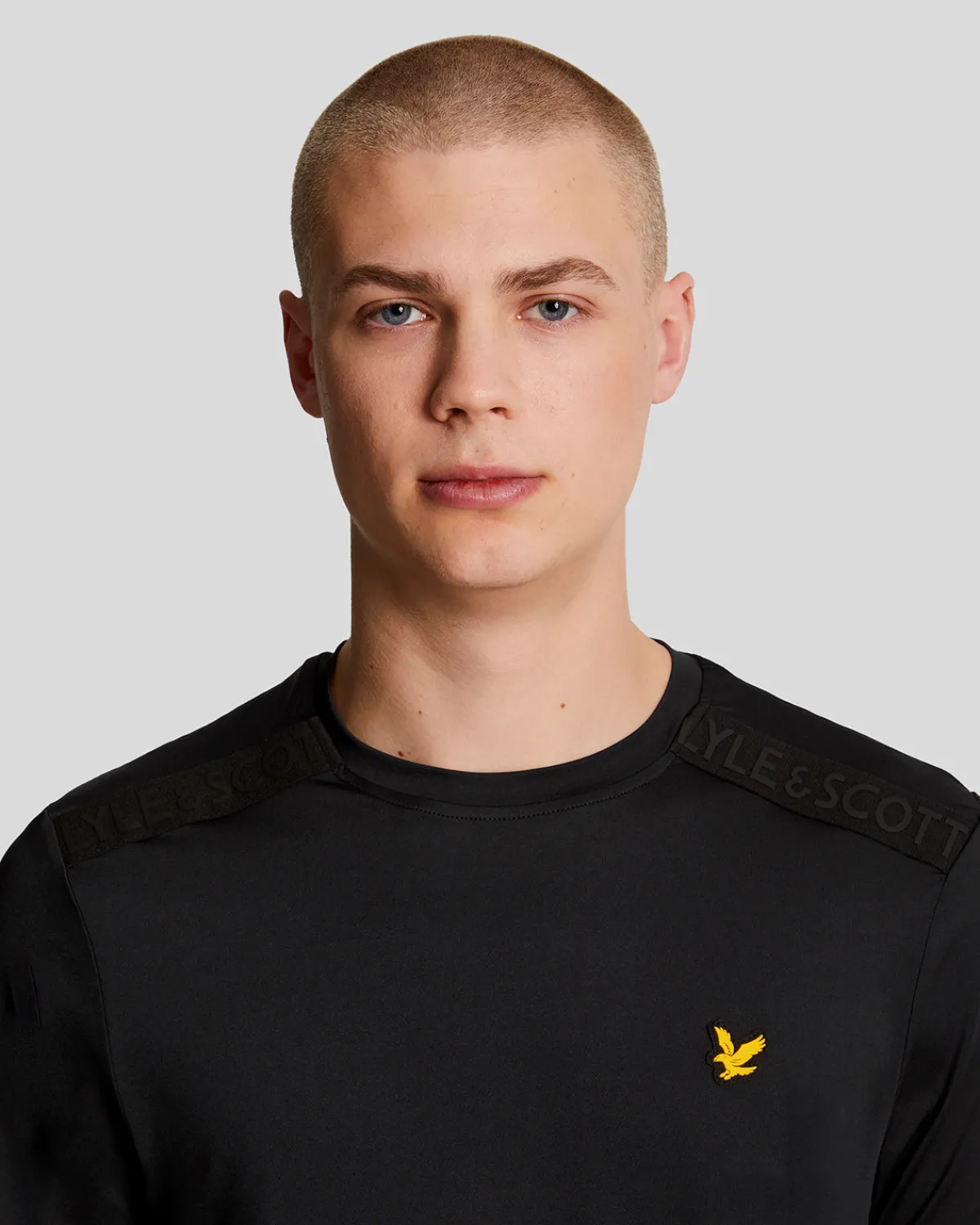 sportliches_schulter_tshirt_mit_branding_3.webp Lyle & Scott Sportbekleidung<Sportliches Schulter T-Shirt mit Branding Pechschwarz