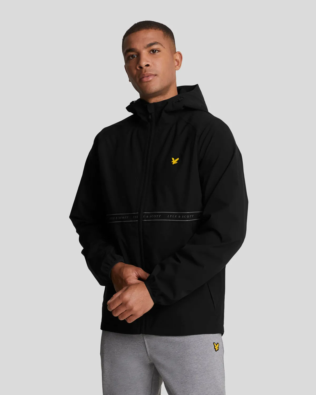 sports_tape_energy_jacke_0-1.webp Lyle & Scott Sportbekleidung<Sports Tape Energy Jacke JetBlack
