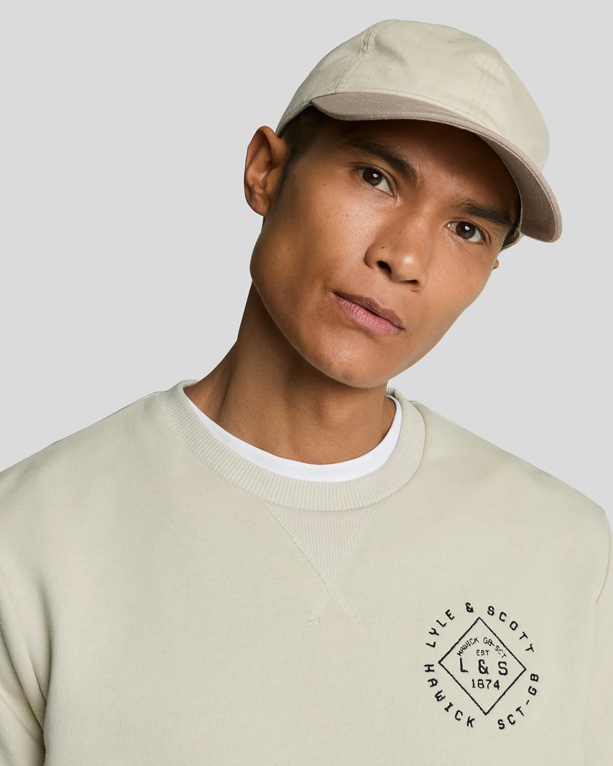 sweatshirt_mit_rundhalsausschnitt_und_stempel_3.webp Lyle & Scott Sweatshirts<Sweatshirt mit Rundhalsausschnitt und Stempel Cove