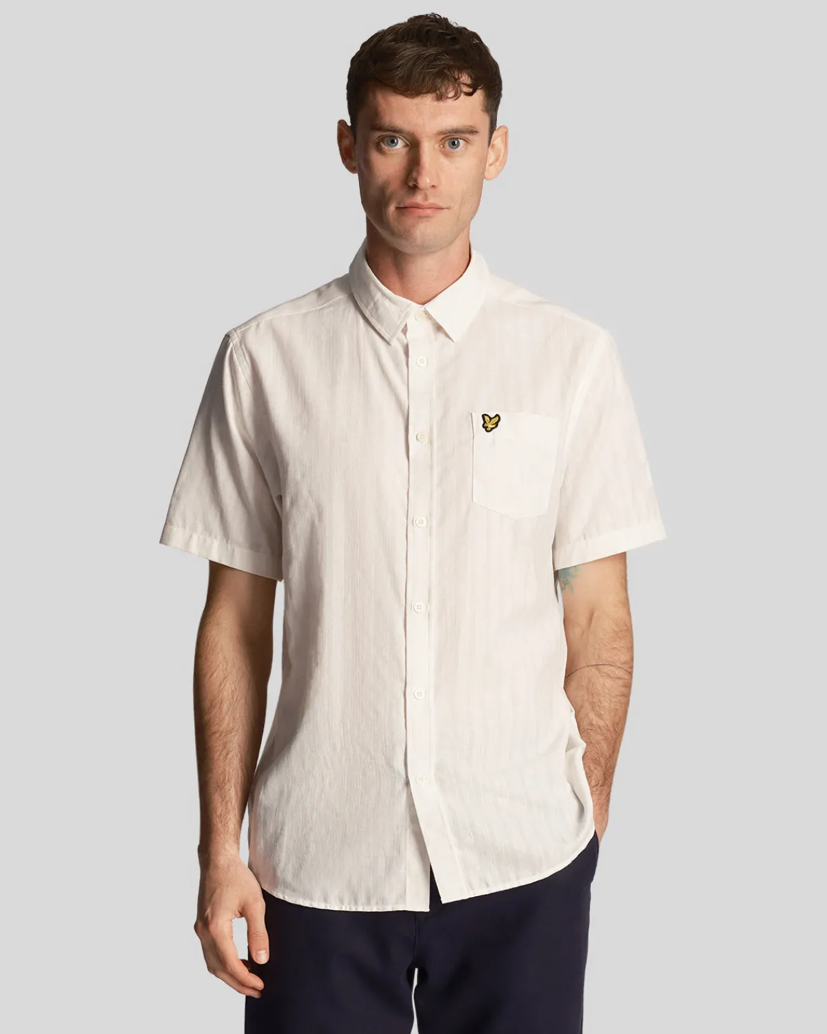 texturierte_streifen_kurzarmhemd_0.webp Lyle & Scott Vermächtnis | Hemden<Texturierte Streifen Kurzarmhemd Kreide