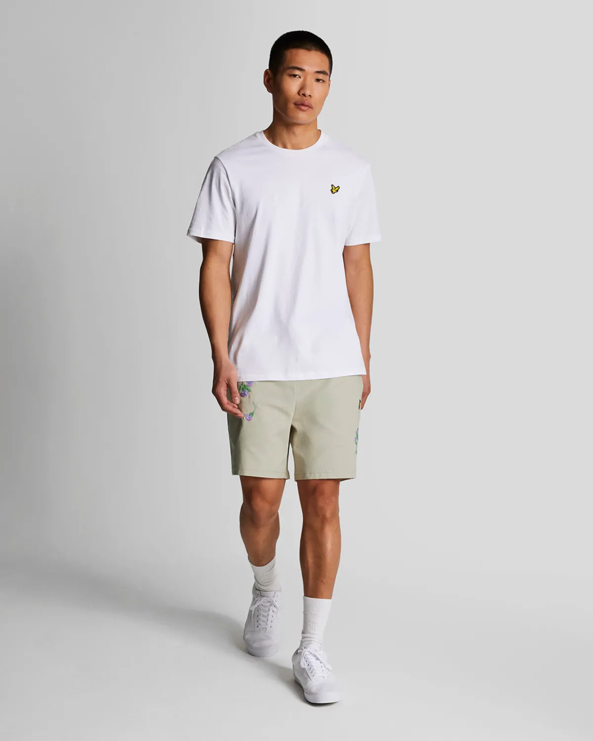 thistle_club_bestickte_shorts_1-1.webp Lyle & Scott Drehbuchsticke | Kurze Hosen<Thistle Club Bestickte Shorts Bucht